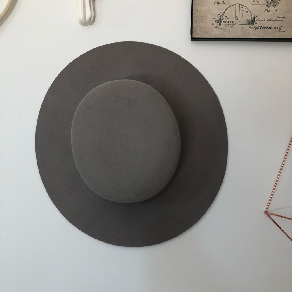 GIGI PIP “Dahlia Hat” in light gray